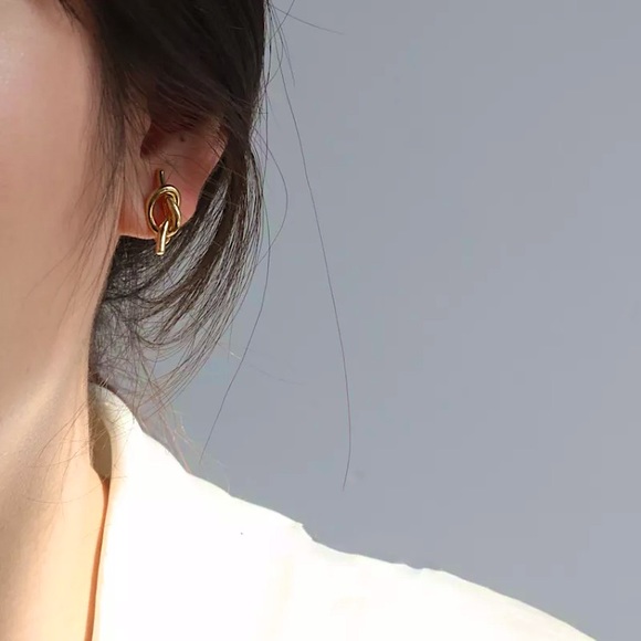 “Tie the Knot” Pretzel Twist Minimalist Gold Stud Dainty Bridesmaid/Gift Earring - Picture 8 of 9